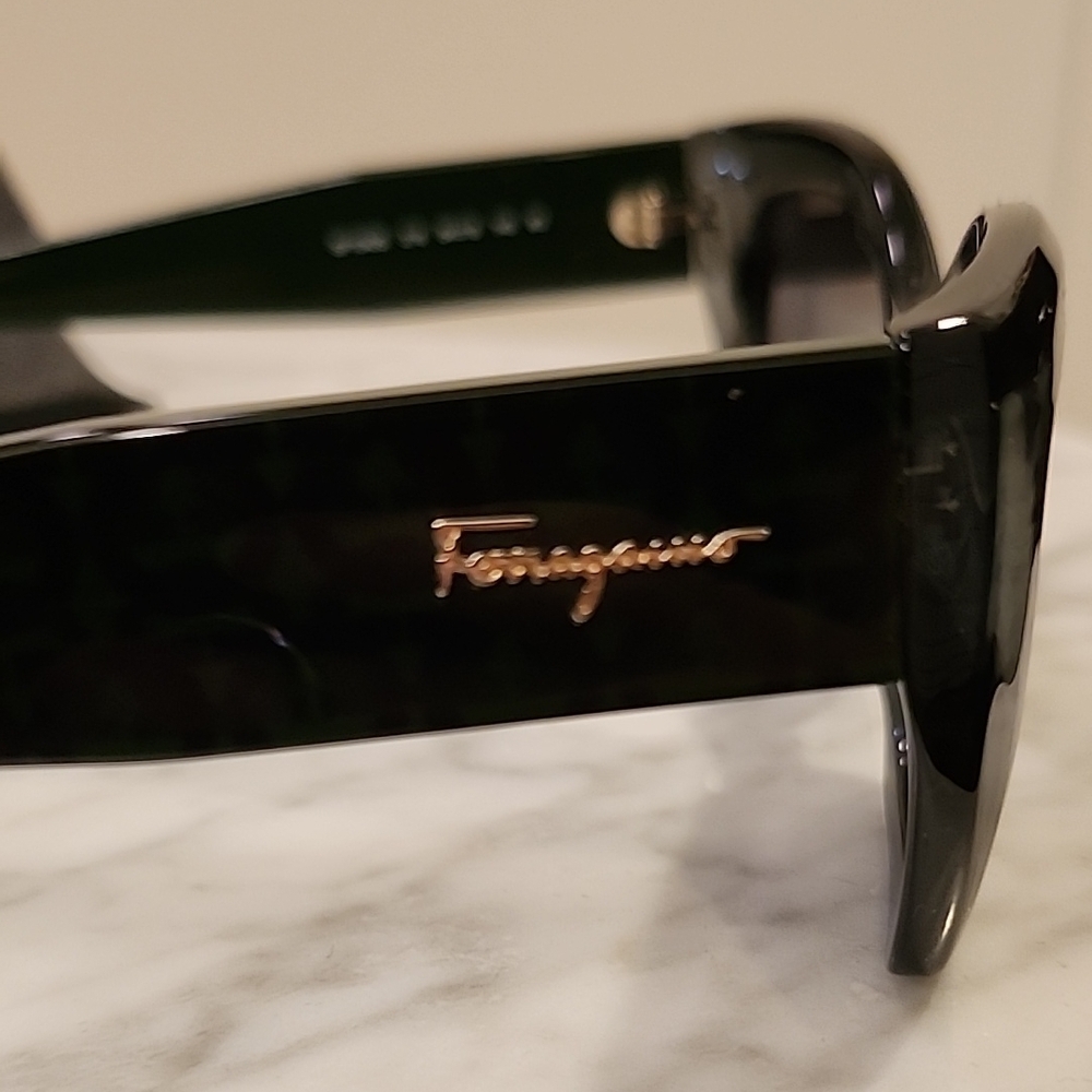 NWOT Salvatore Ferragamo Black Sunglasses - Picture 4 of 10